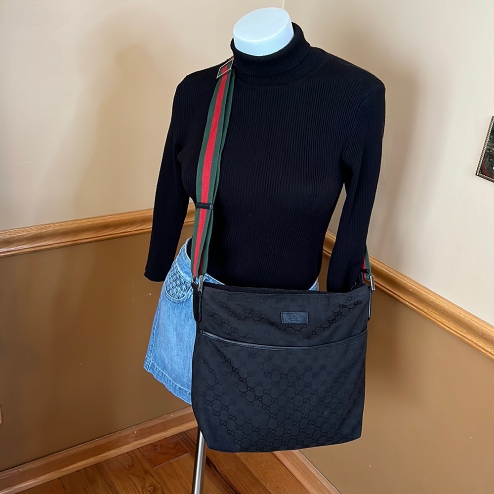 Gucci GG Canvas Web Messenger